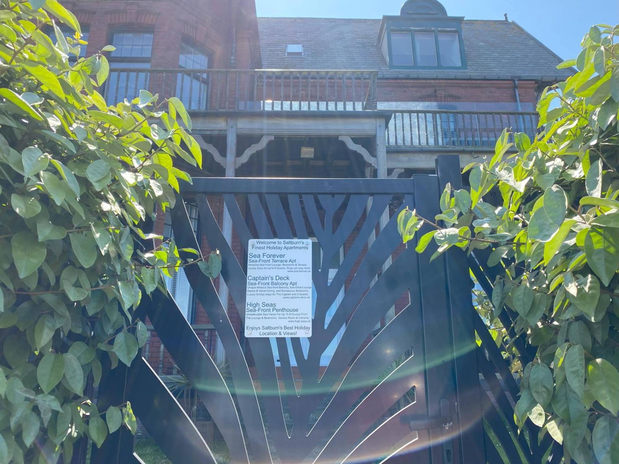 Captain'S Deck Beach Balcony Perfectlysaltburn Exterior photo